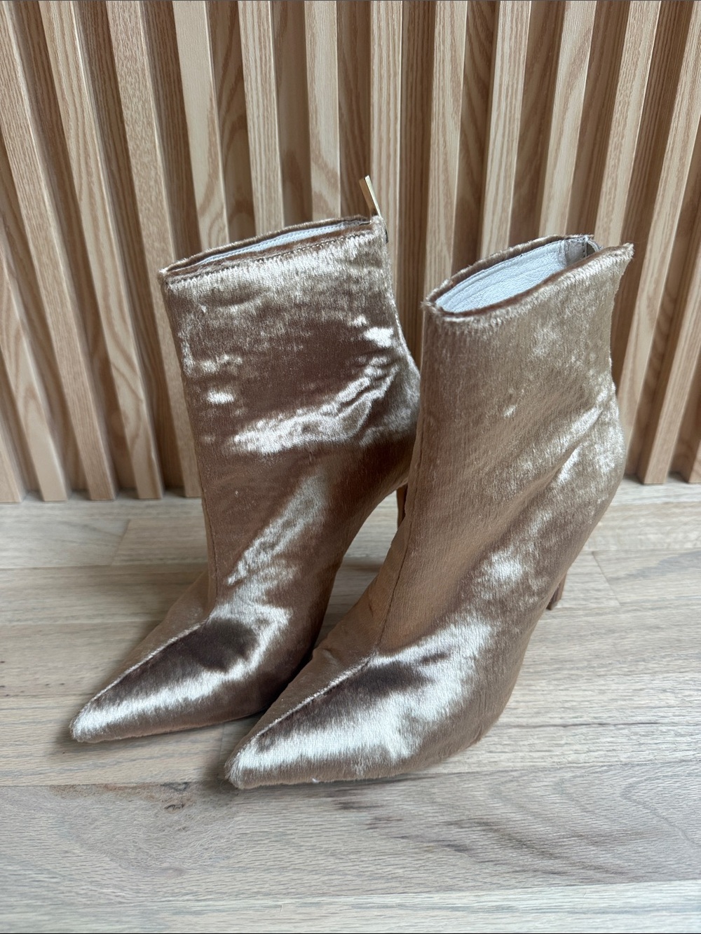 Women's Metallic Gold Velvet Pointed-Toe Ankle Boots sz 8 New no box. Never worn